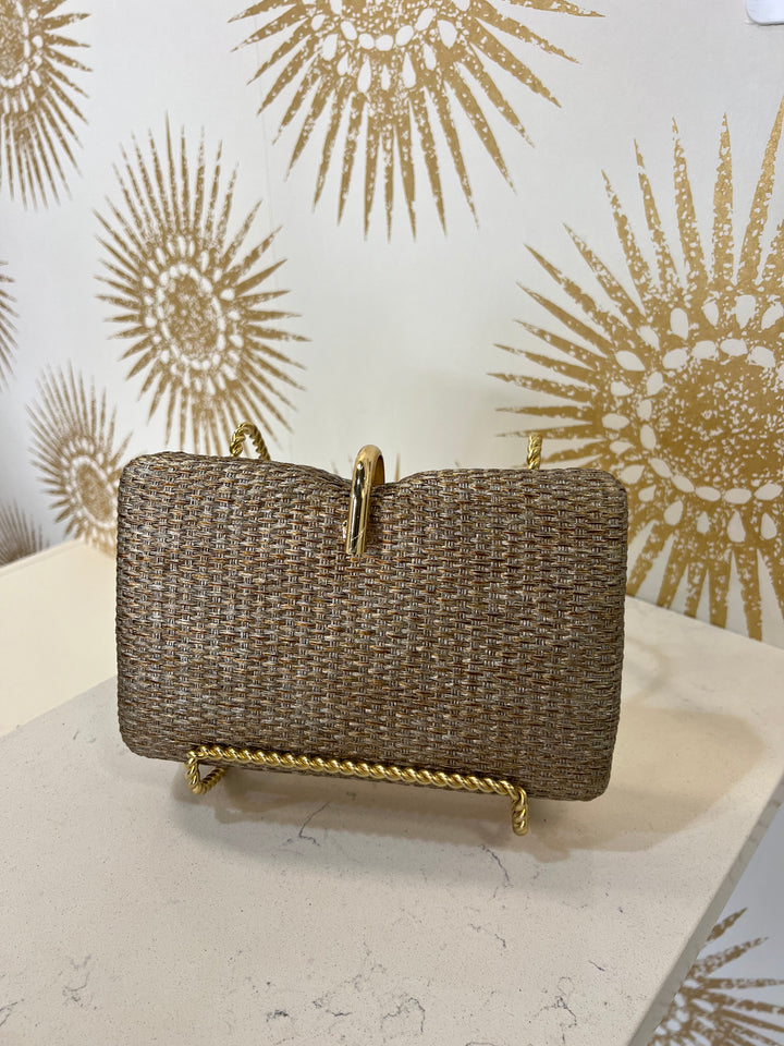 The Straw Clutch